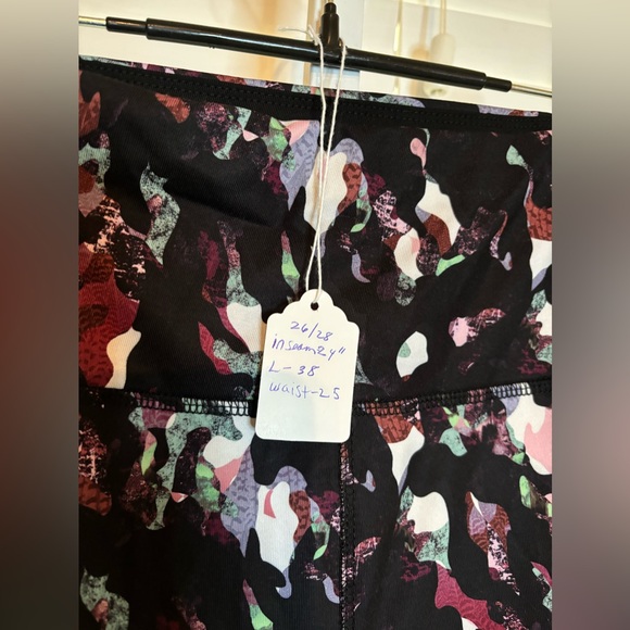 Zim & Zoe Active Printed Capri- Size 26/28 - Picture 3 of 7